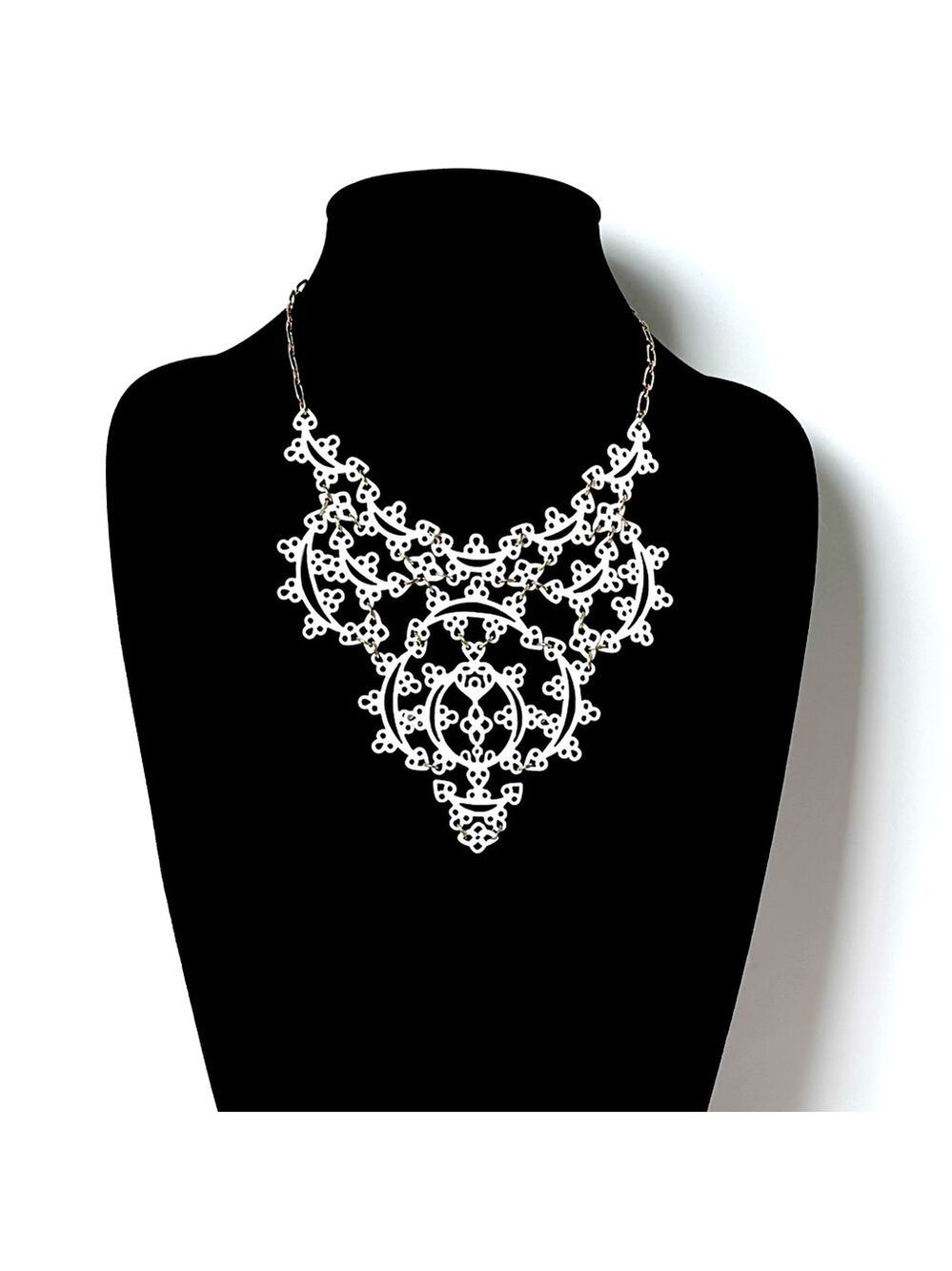 JESSICA SIMPSON White Feminine Cutout Plate Bib necklace NWT​​